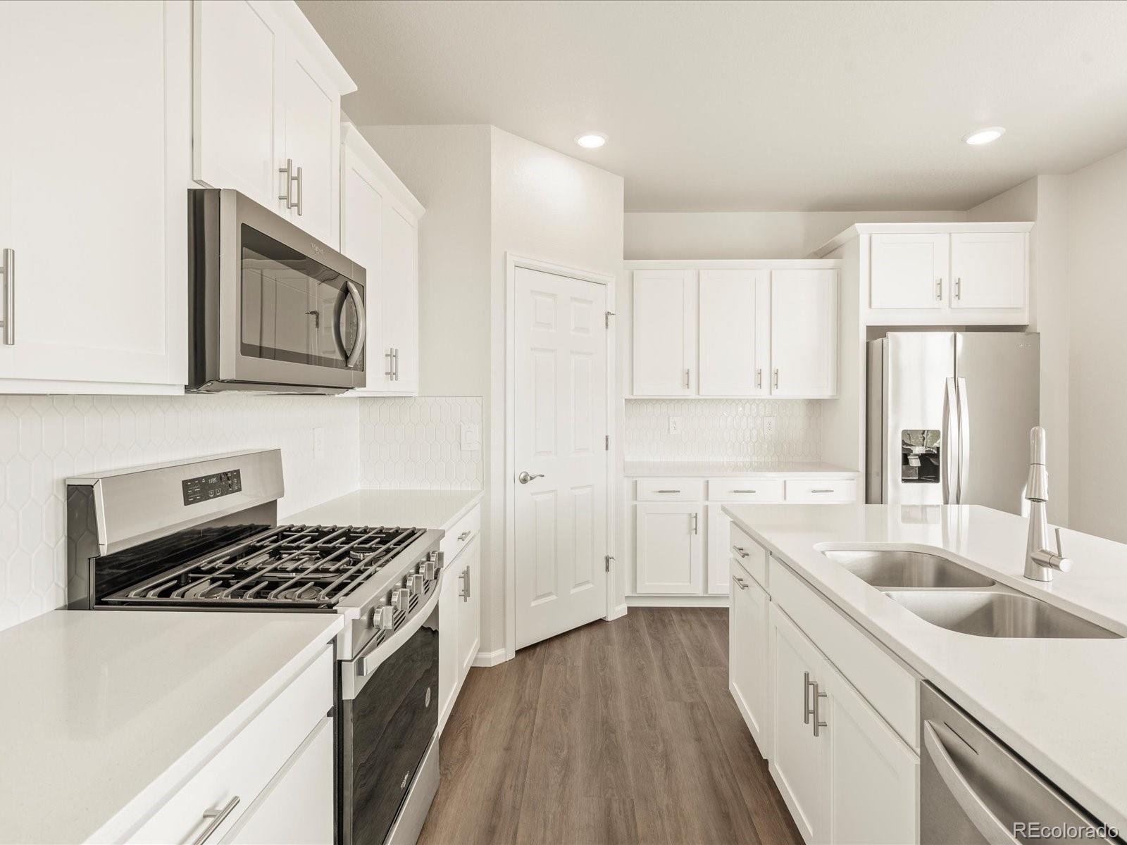 MLS Image #5 for 1935  coolidge way,aurora, Colorado
