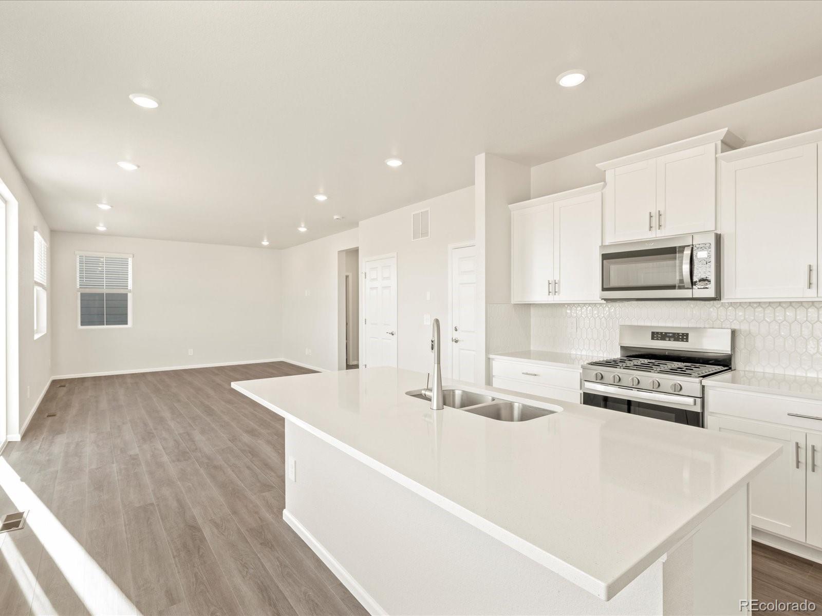 MLS Image #6 for 1935  coolidge way,aurora, Colorado