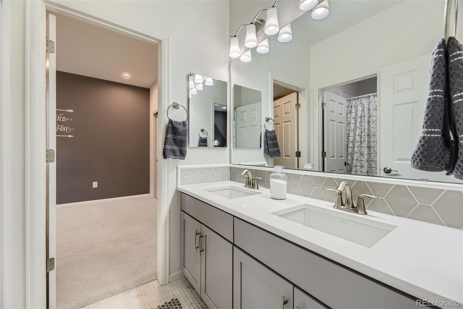 MLS Image #16 for 7214 s shady grove court,aurora, Colorado
