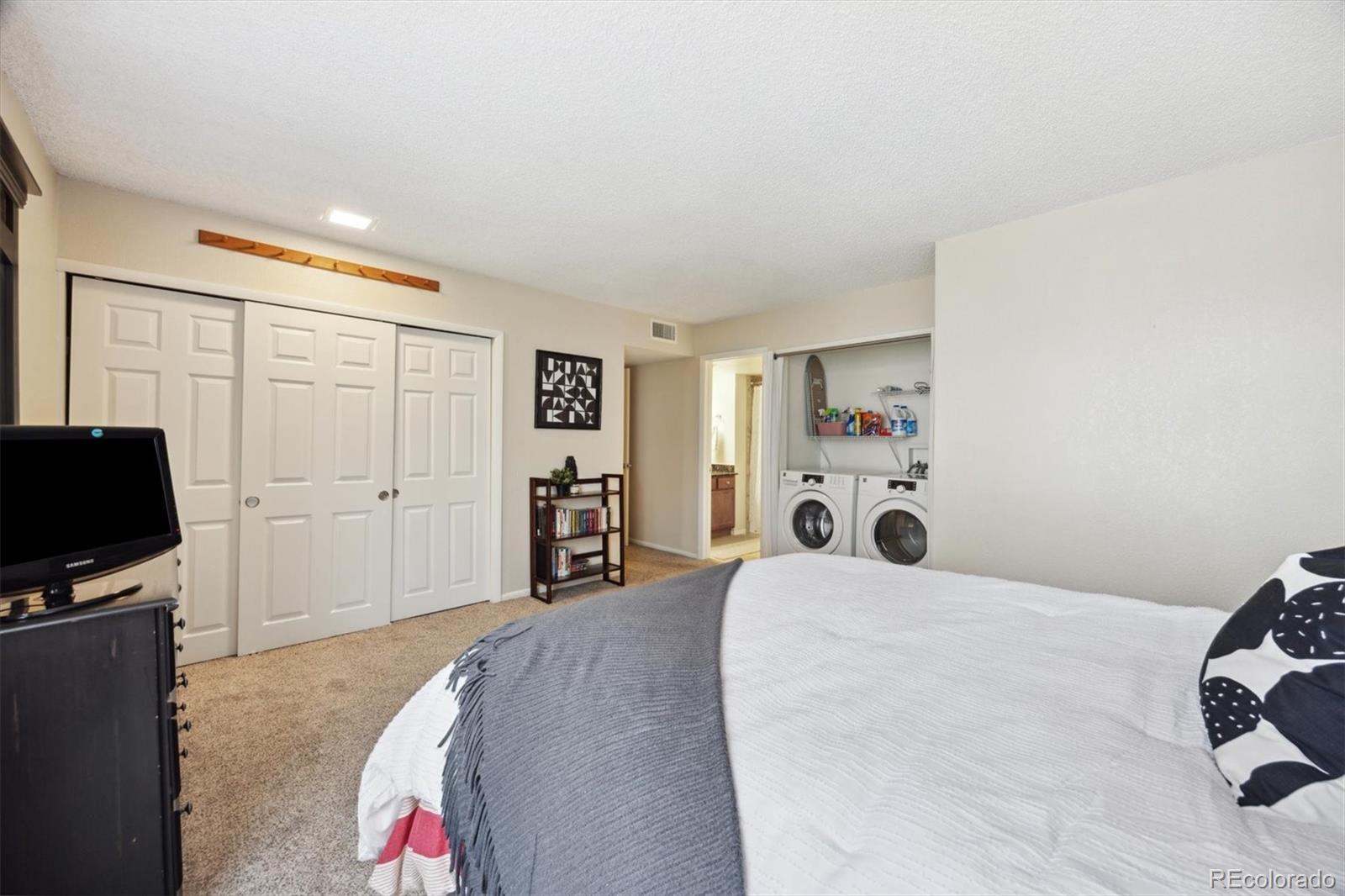 MLS Image #11 for 3343 s monaco parkway,denver, Colorado