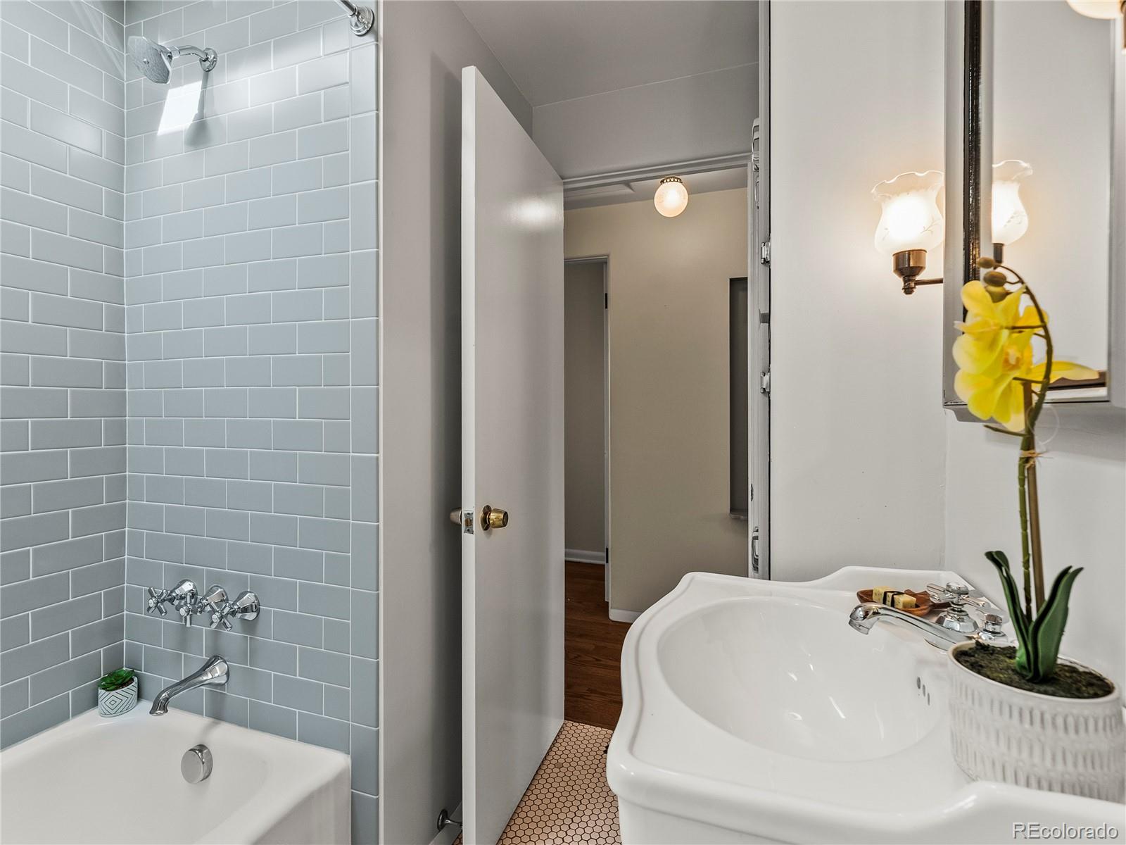 MLS Image #17 for 2348 w ford place,denver, Colorado