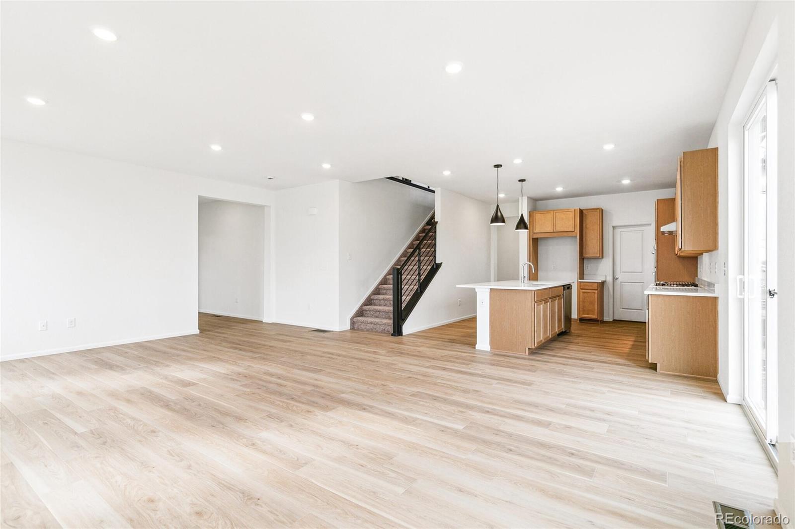 MLS Image #5 for 15448  kearney street,thornton, Colorado