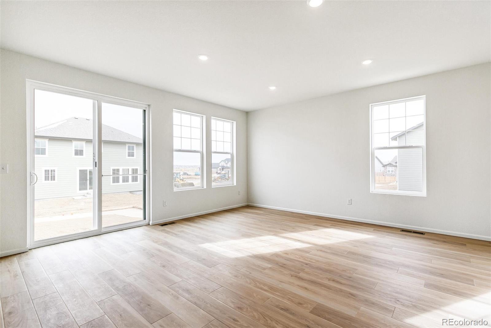 MLS Image #7 for 15448  kearney street,thornton, Colorado