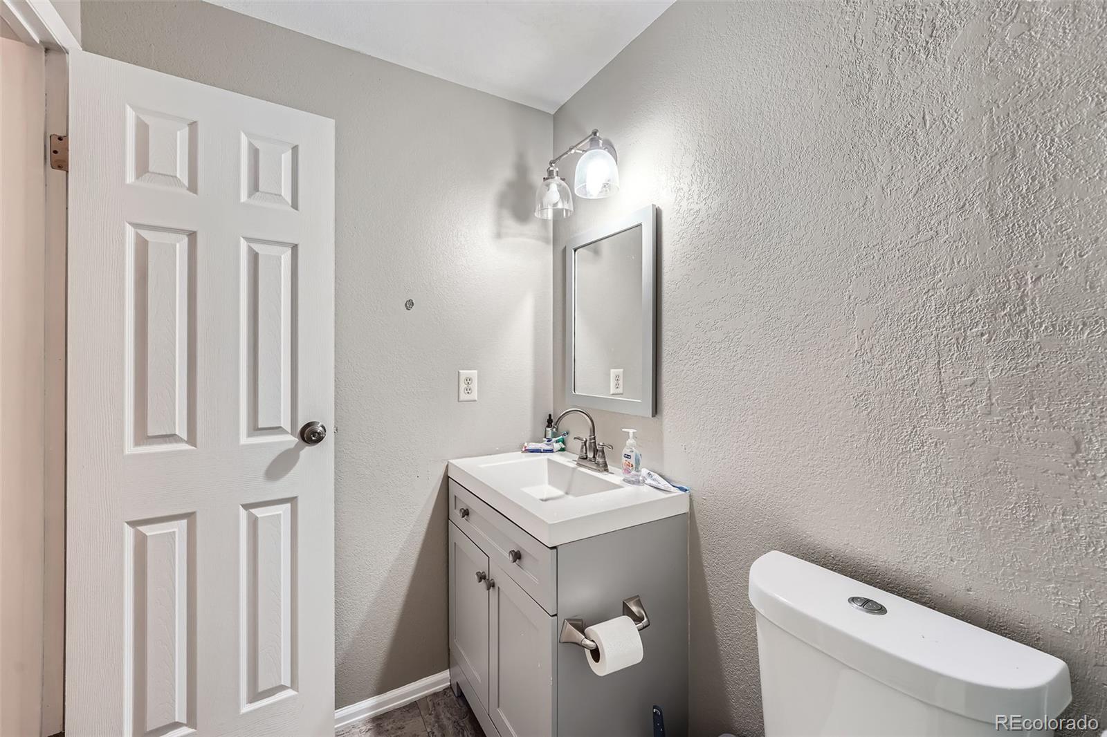 MLS Image #18 for 41  newark street,aurora, Colorado