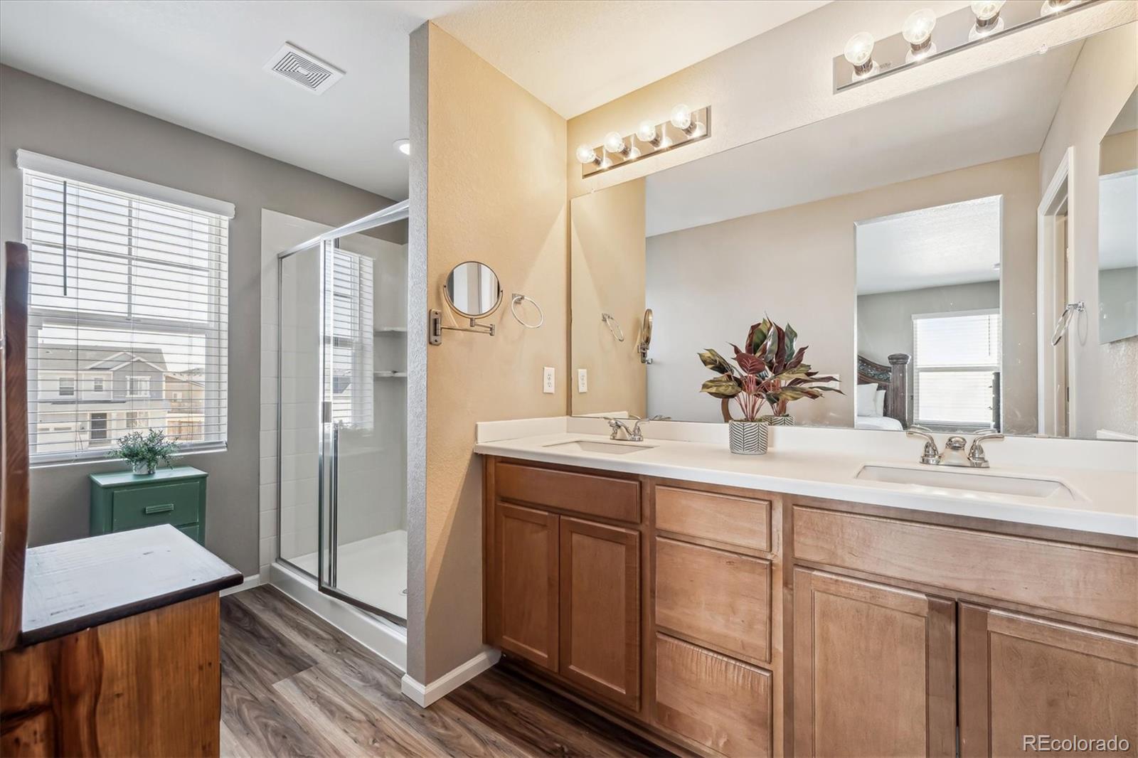 MLS Image #11 for 27319 e 10th drive,aurora, Colorado
