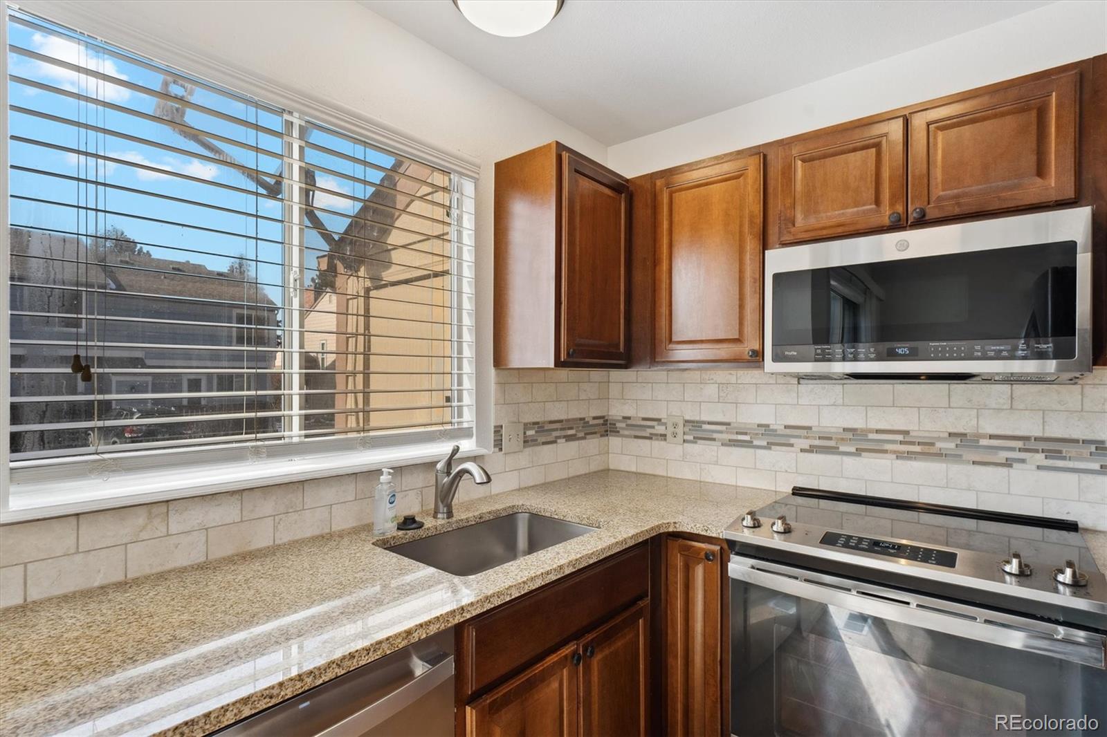 MLS Image #9 for 894  summer drive,highlands ranch, Colorado