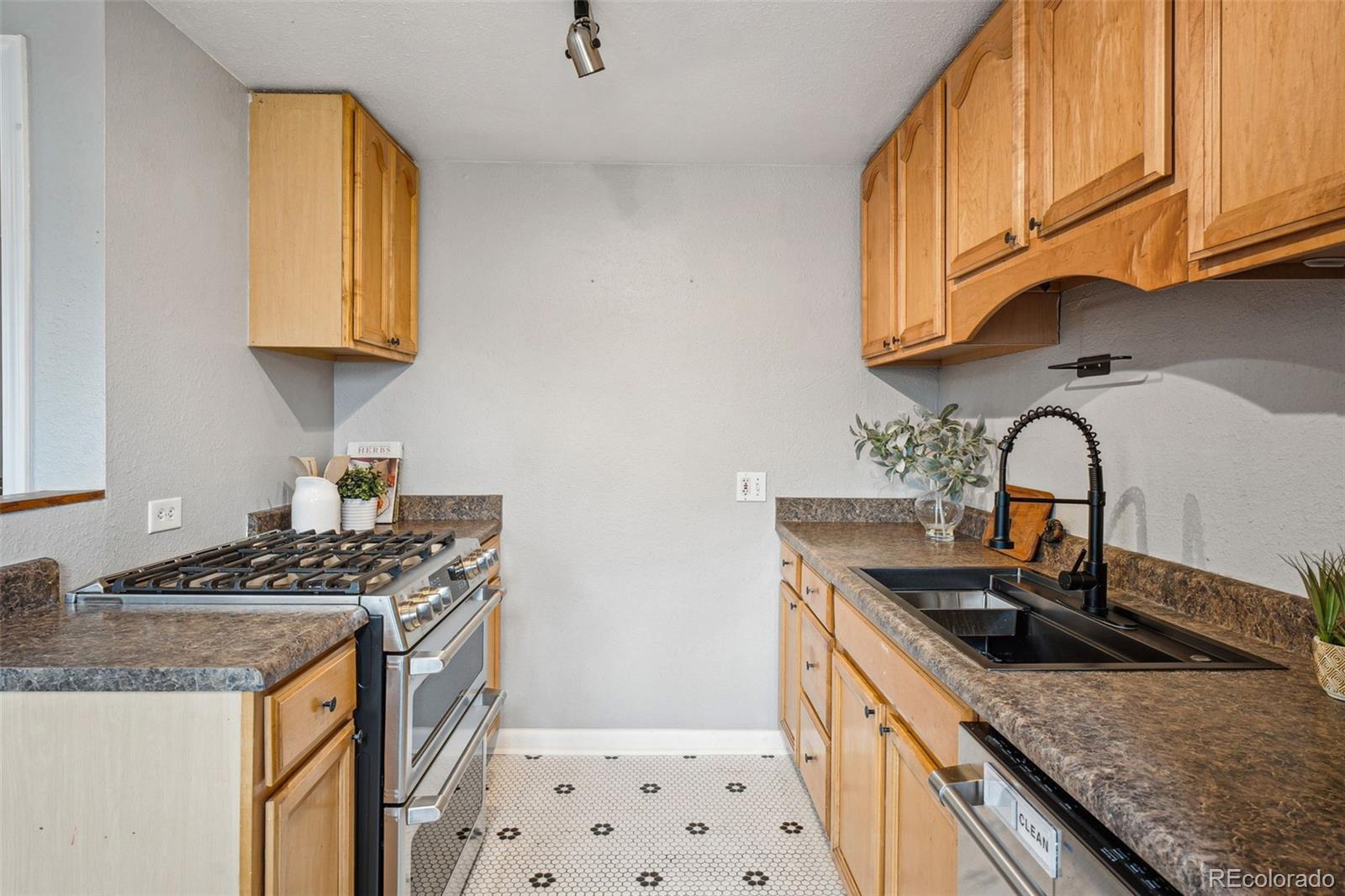 MLS Image #13 for 2930 s birch street,denver, Colorado
