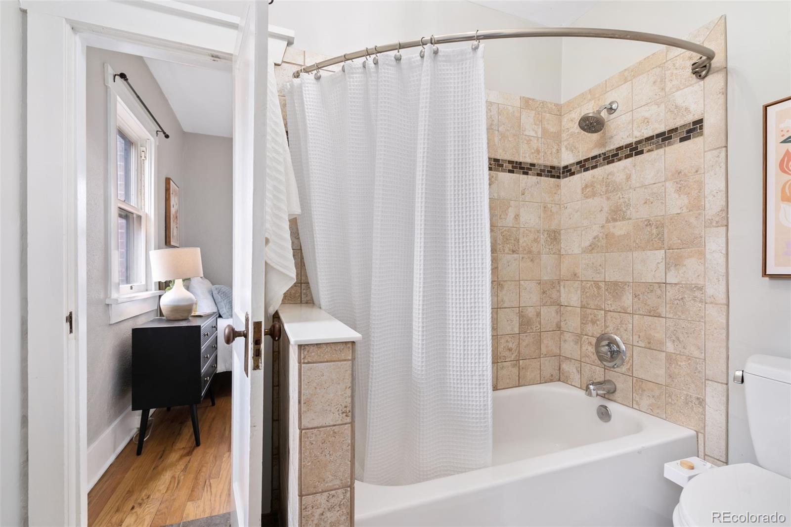 MLS Image #15 for 2318 s lincoln street,denver, Colorado
