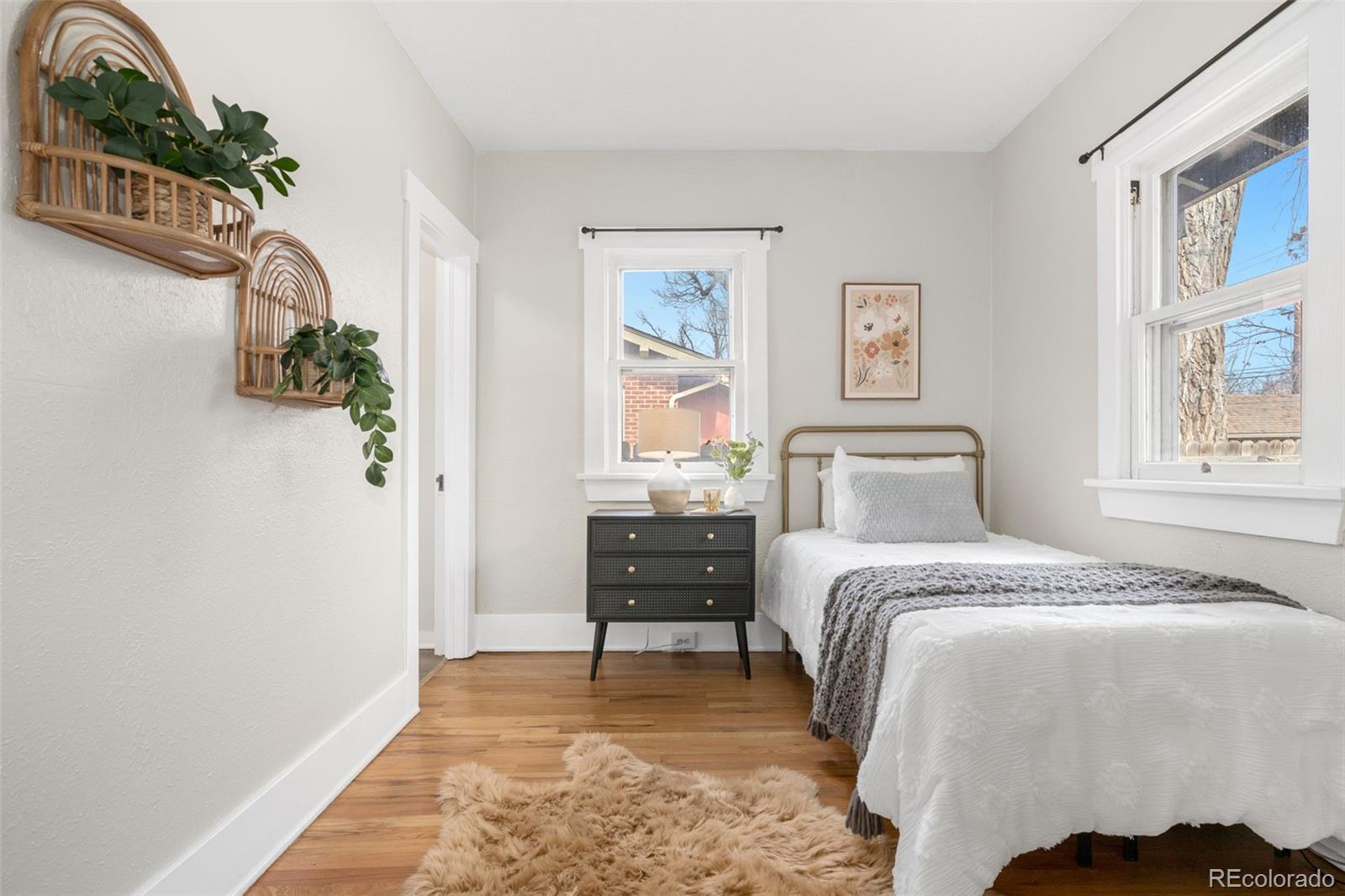MLS Image #18 for 2318 s lincoln street,denver, Colorado