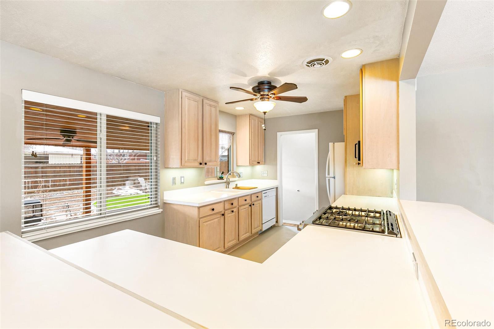 MLS Image #10 for 2700 s high street,denver, Colorado