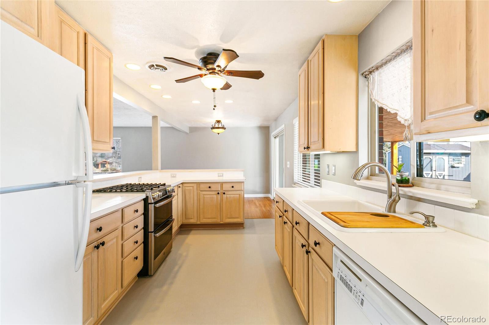 MLS Image #11 for 2700 s high street,denver, Colorado