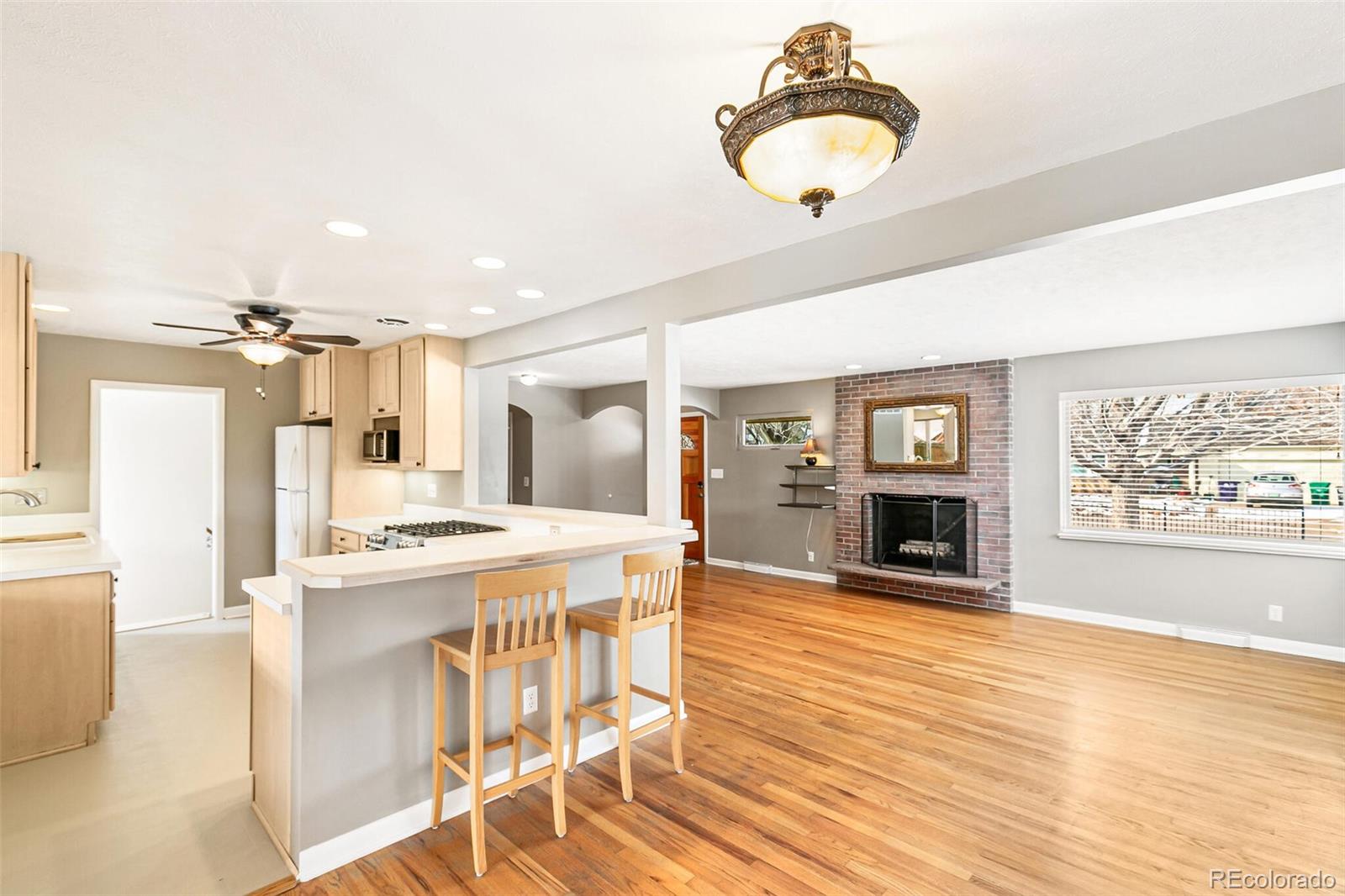 MLS Image #5 for 2700 s high street,denver, Colorado