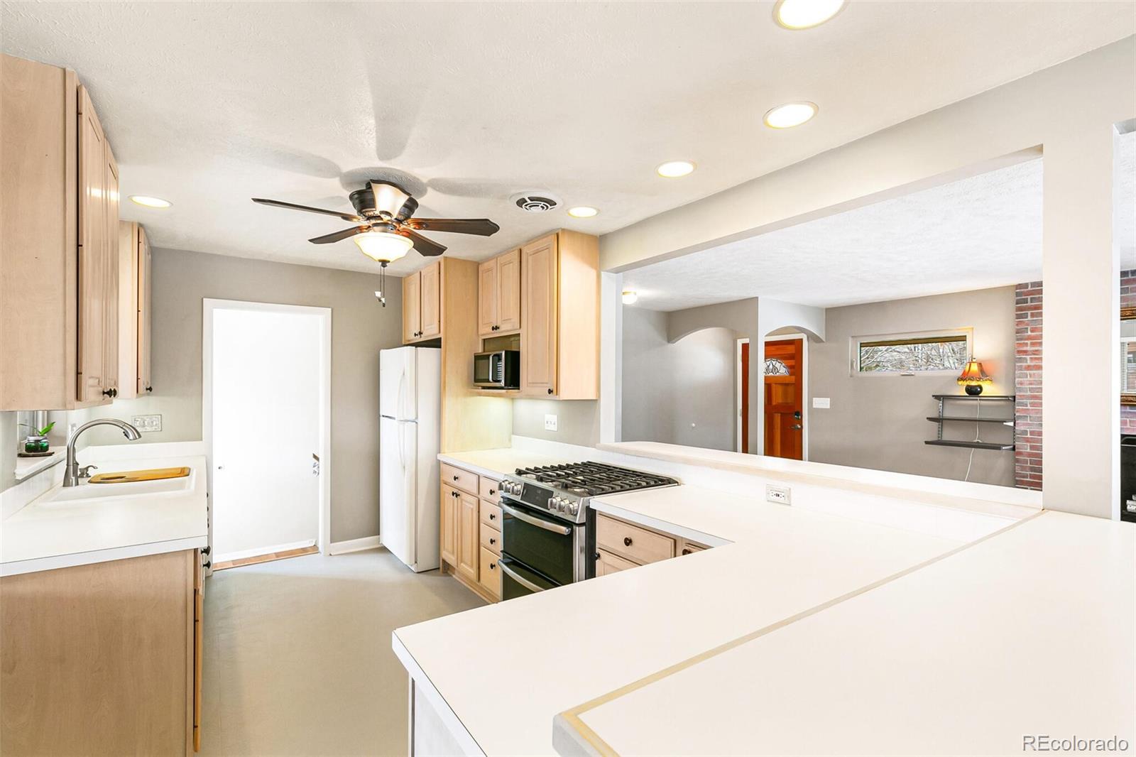 MLS Image #9 for 2700 s high street,denver, Colorado