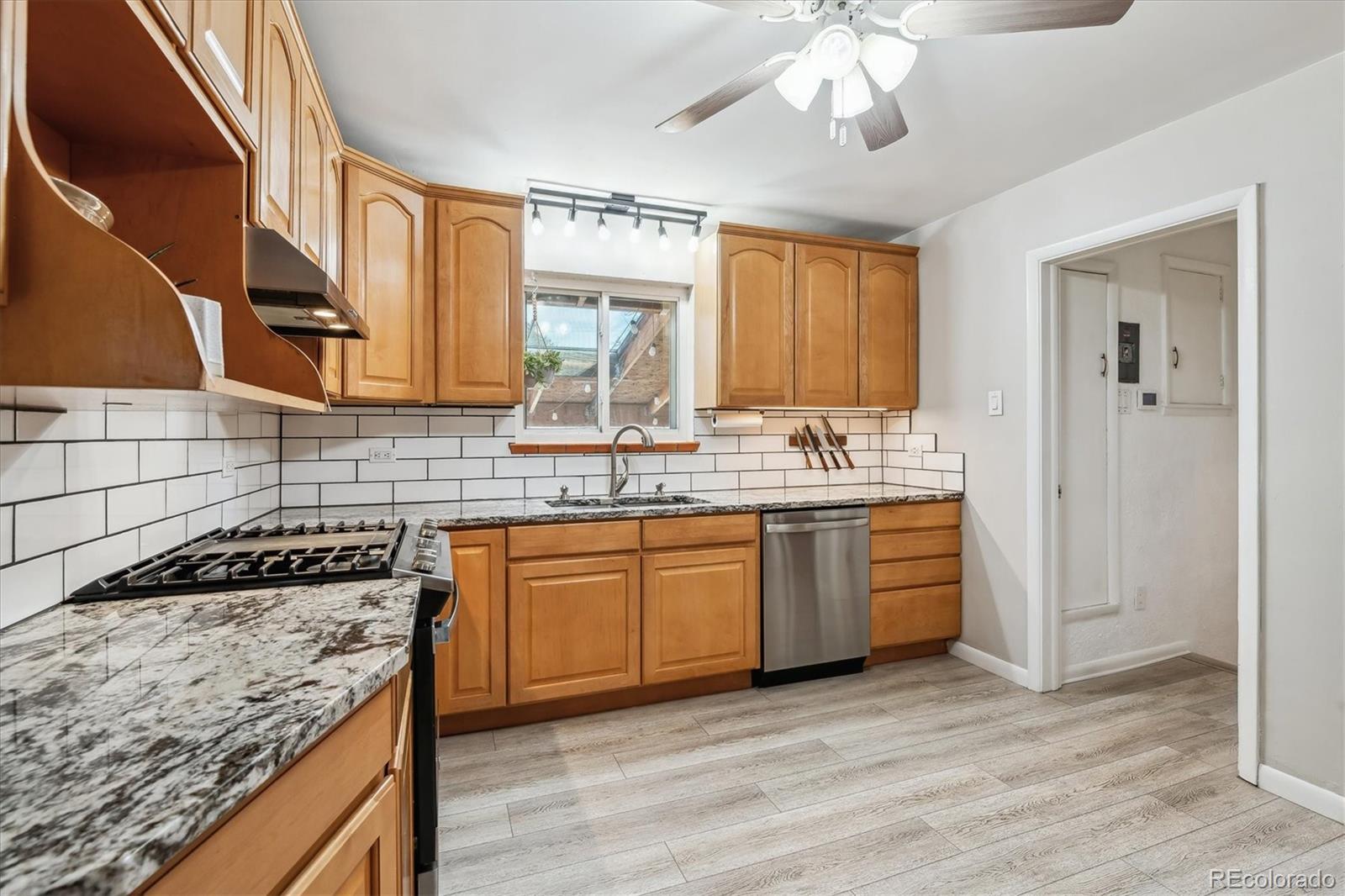 MLS Image #18 for 1640  quince street,denver, Colorado