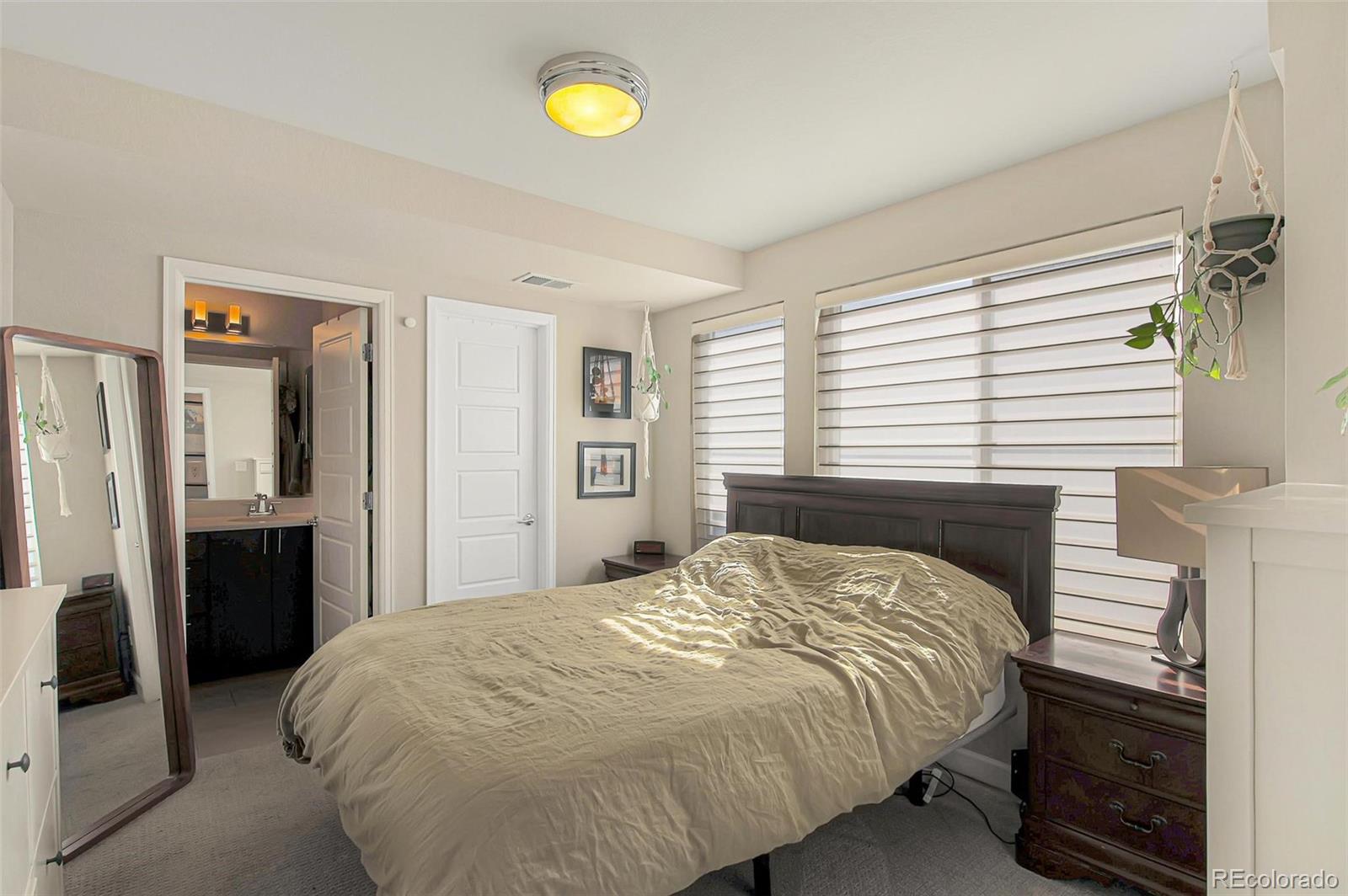 MLS Image #13 for 2044 n high street,denver, Colorado