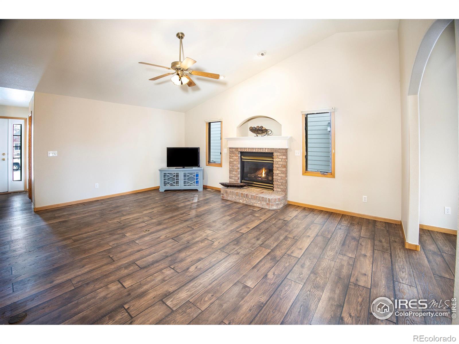 MLS Image #3 for 898 n 4th street,johnstown, Colorado