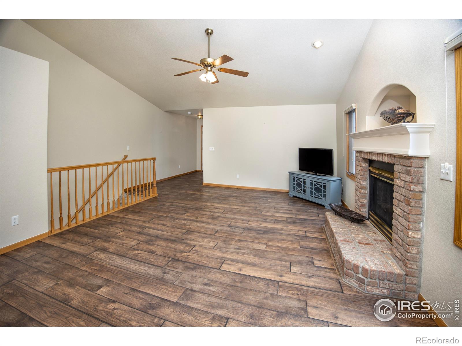 MLS Image #5 for 898 n 4th street,johnstown, Colorado