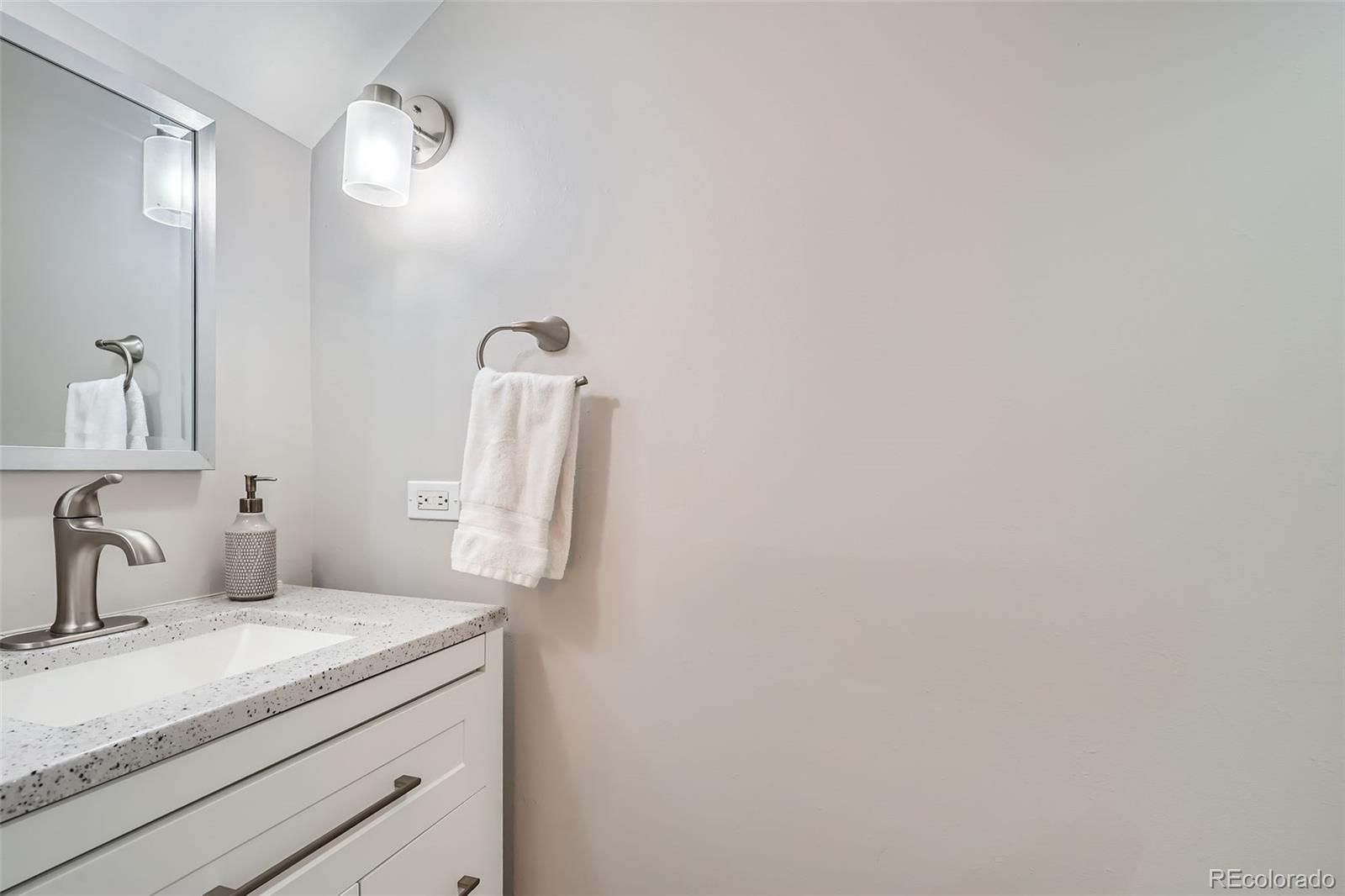 MLS Image #12 for 1350  lawrence street 2f,denver, Colorado