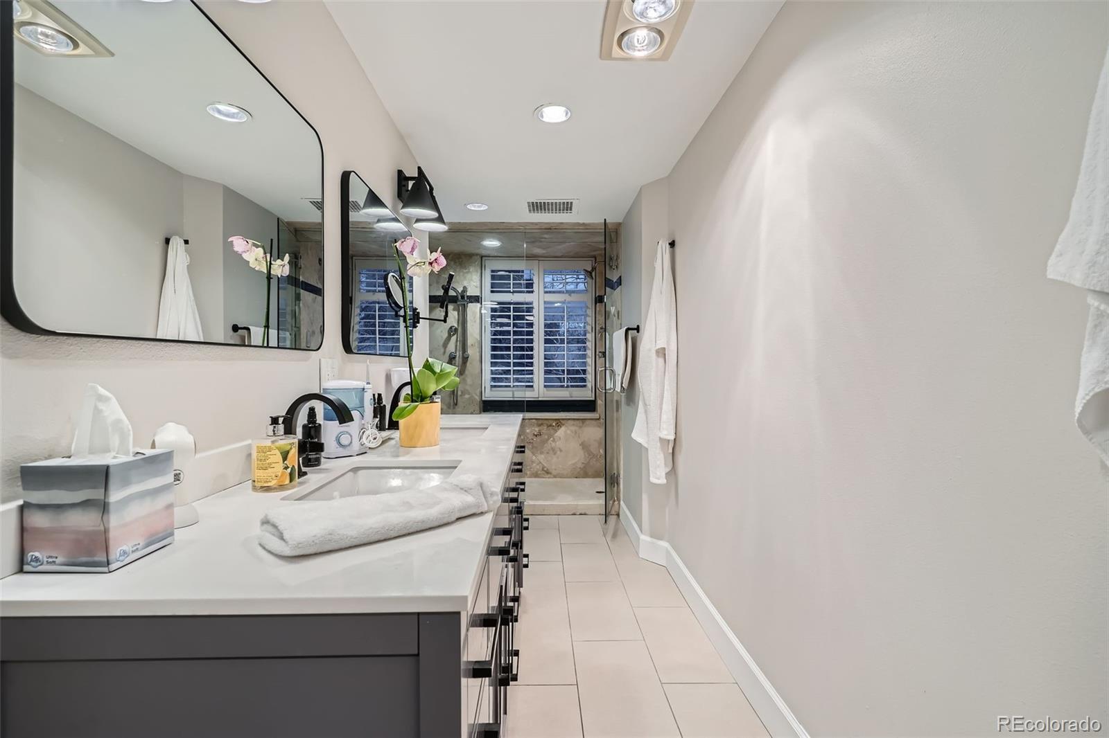 MLS Image #18 for 1350  lawrence street 2f,denver, Colorado