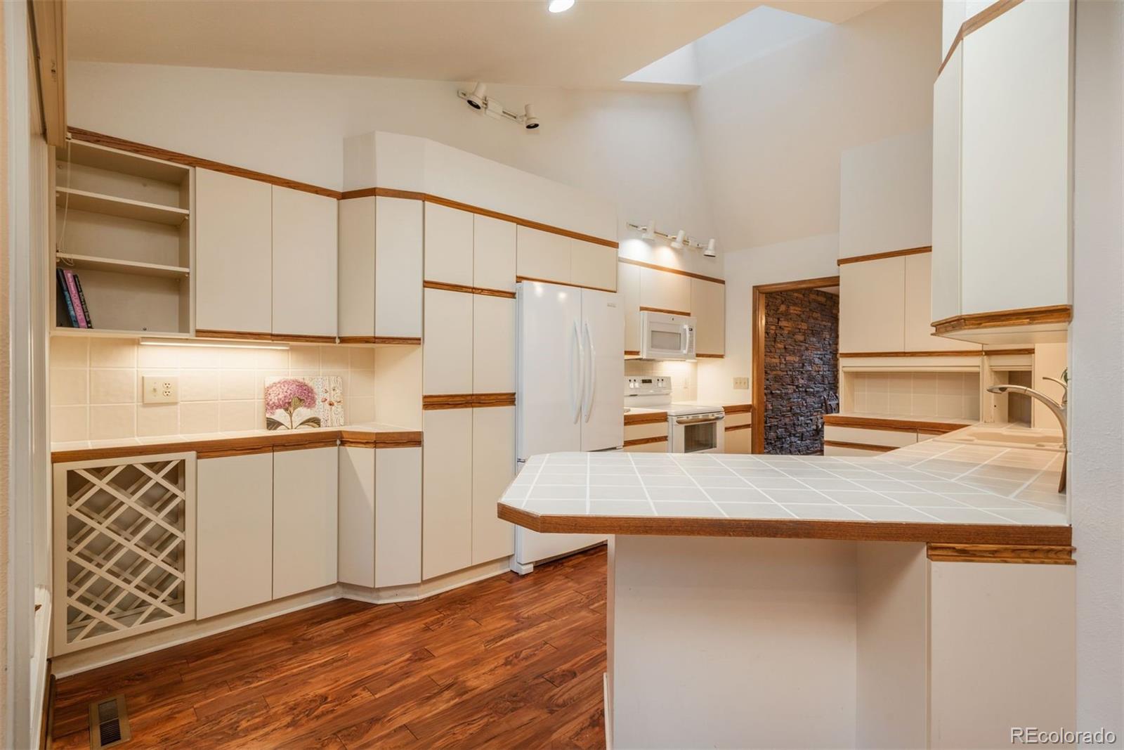 MLS Image #3 for 1585 w briarwood avenue,littleton, Colorado