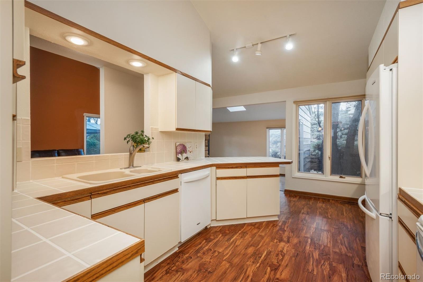MLS Image #4 for 1585 w briarwood avenue,littleton, Colorado