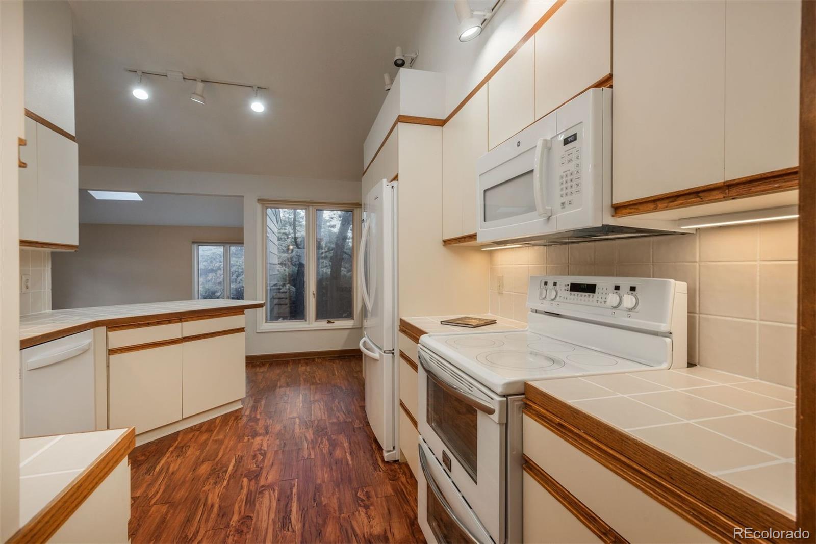 MLS Image #5 for 1585 w briarwood avenue,littleton, Colorado