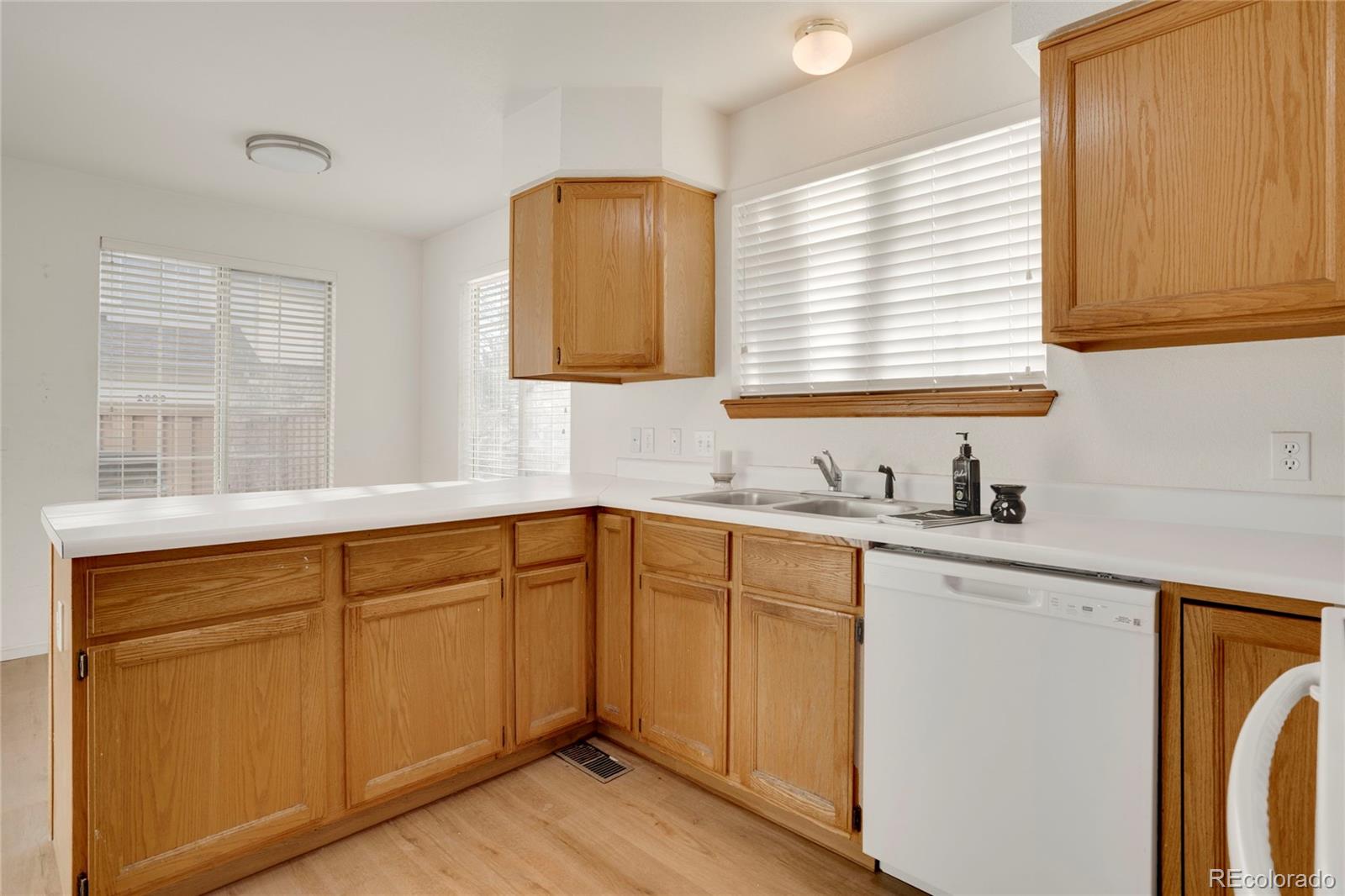 MLS Image #10 for 2062 s xenia way,denver, Colorado