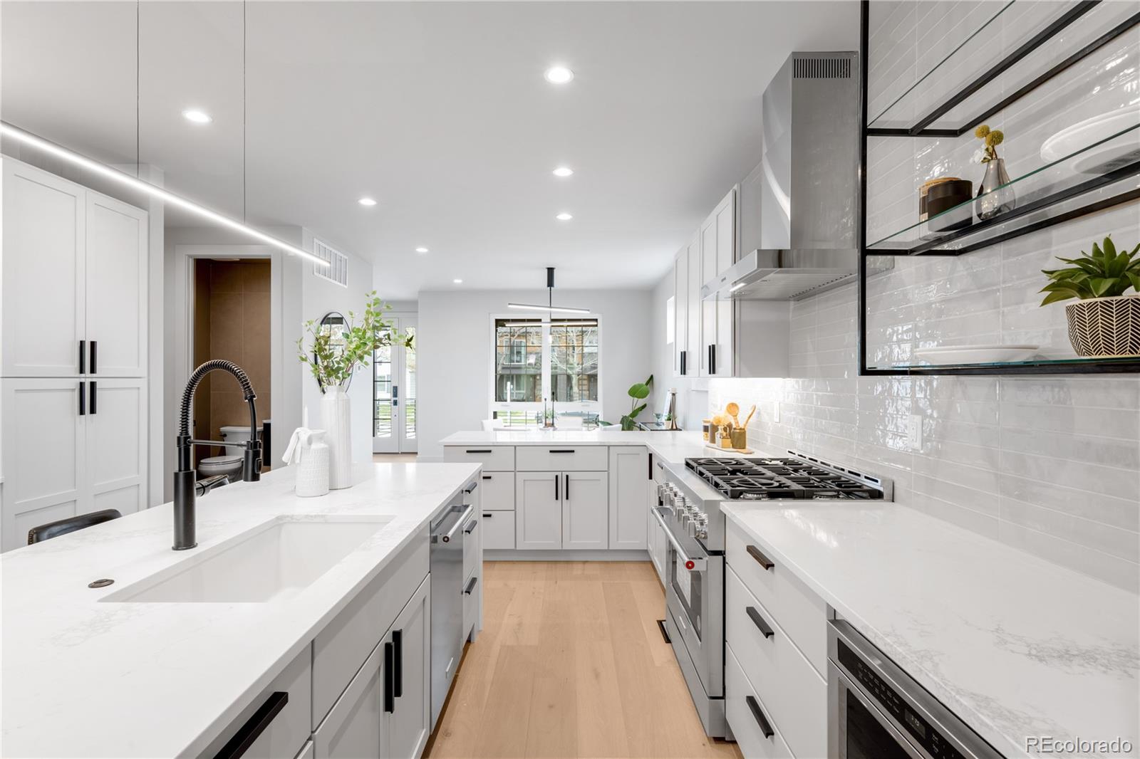 MLS Image #9 for 2520 s cherokee street,denver, Colorado