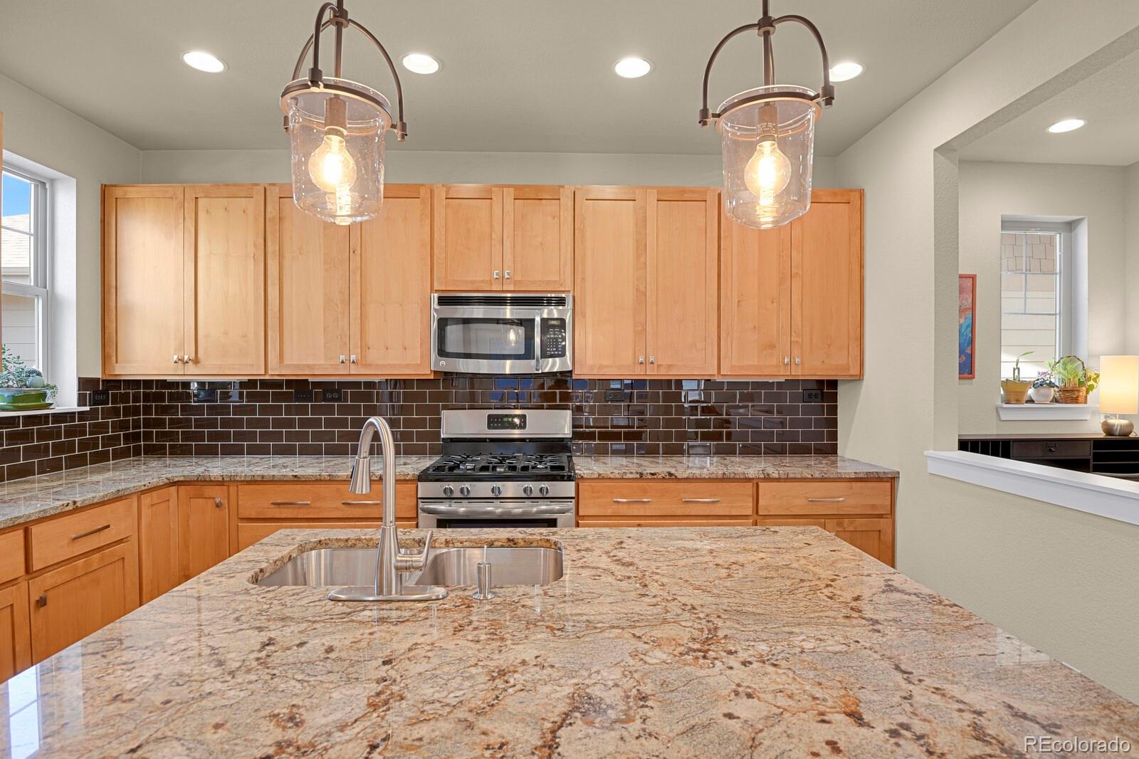 MLS Image #10 for 9268 e 37th avenue,denver, Colorado