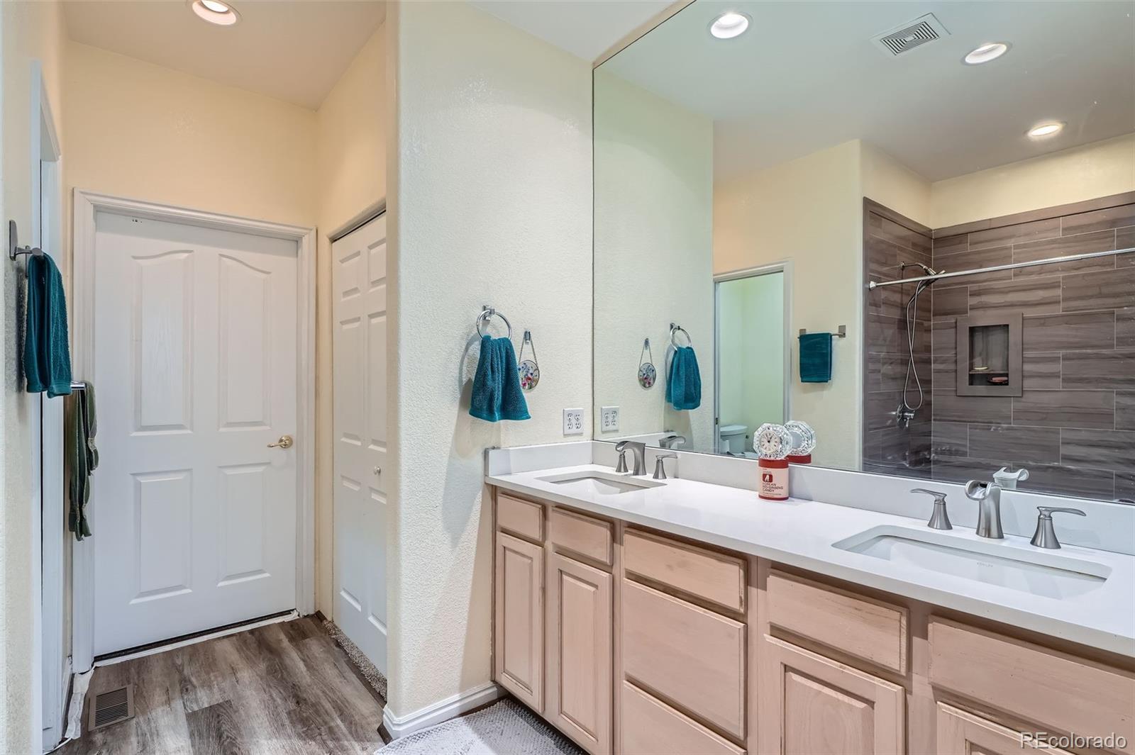 MLS Image #14 for 6776 e panorama lane,denver, Colorado