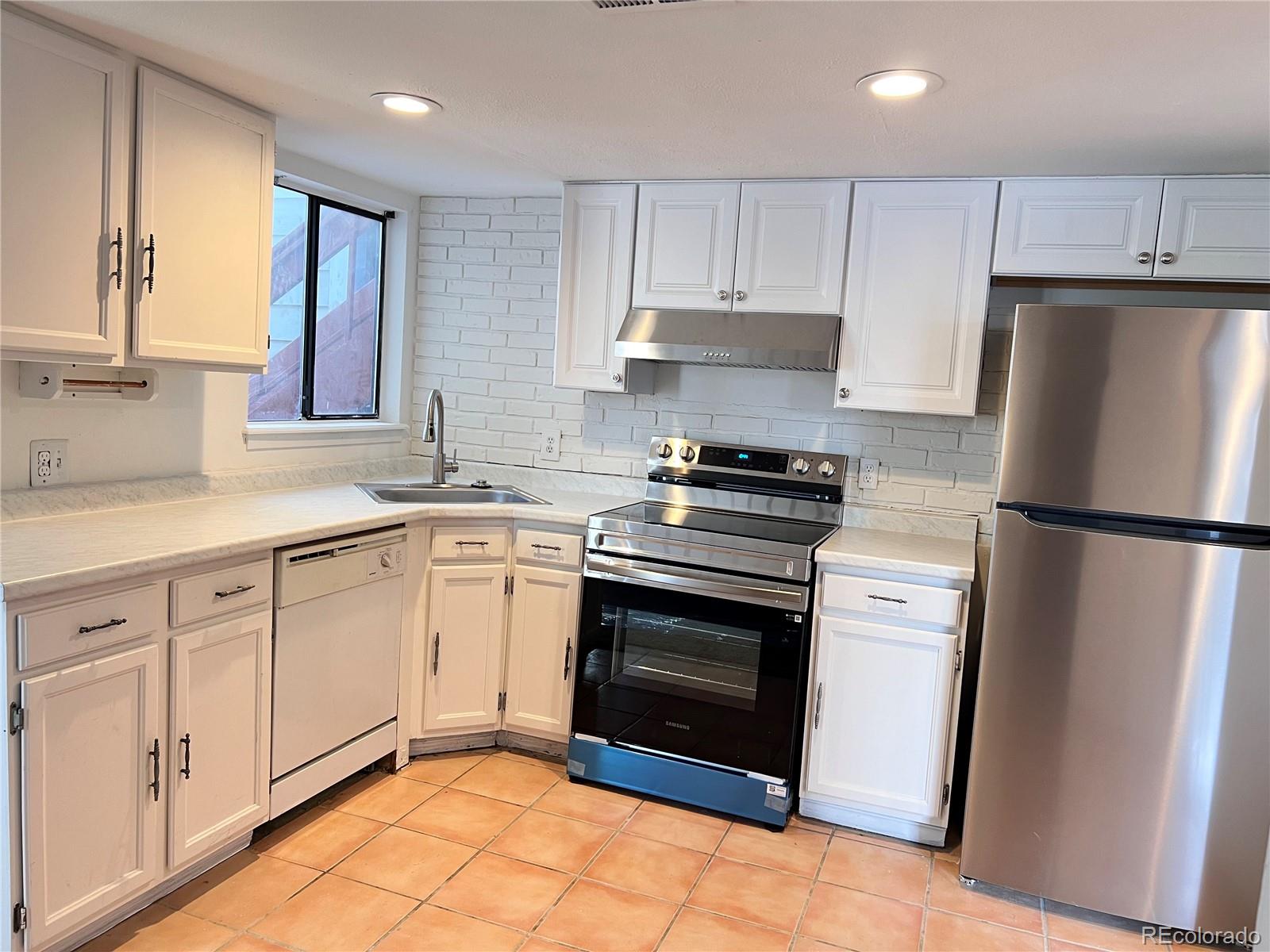 MLS Image #4 for 912 s dearborn way,aurora, Colorado