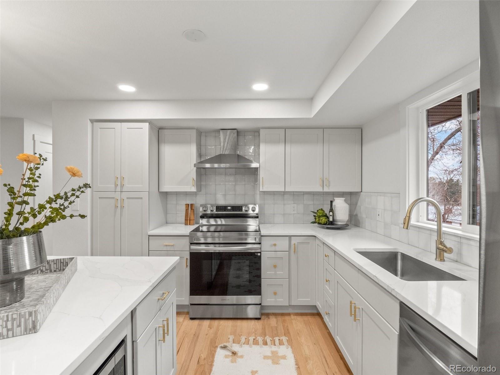MLS Image #10 for 2723 s knoxville way,denver, Colorado