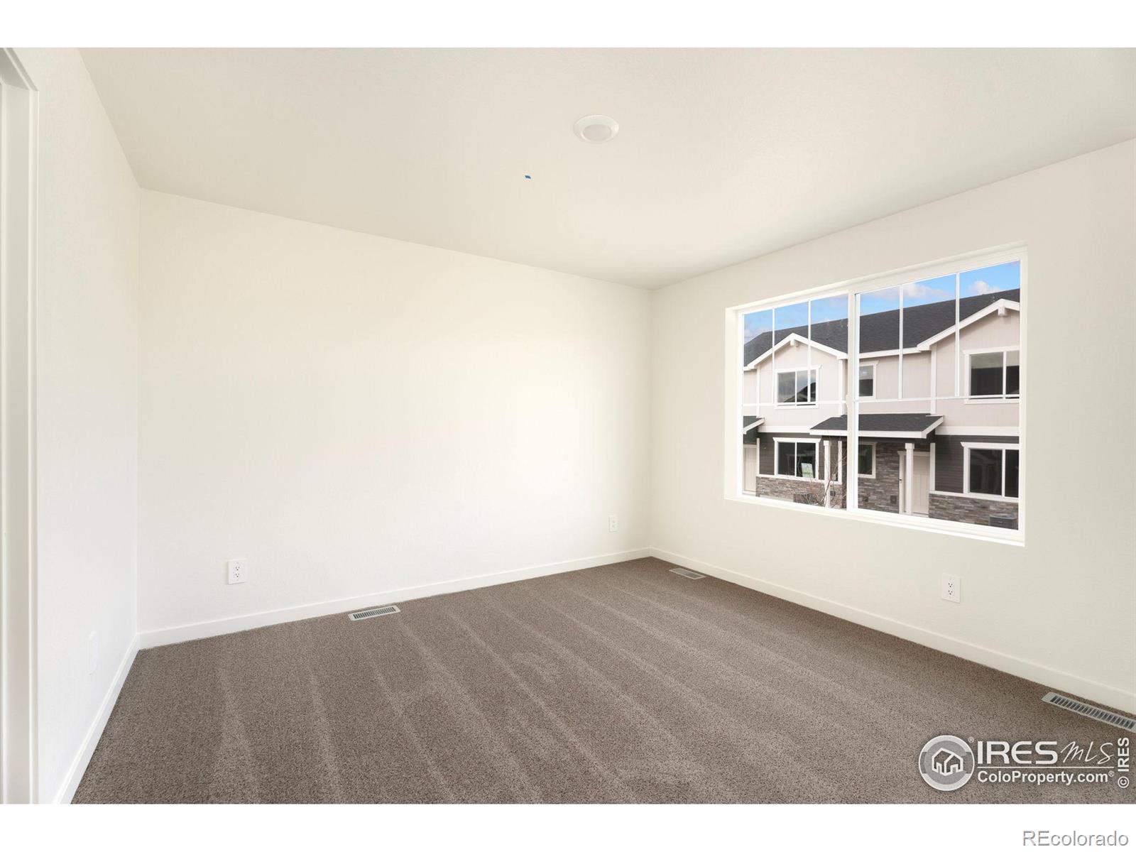 MLS Image #4 for 416  condor way,johnstown, Colorado