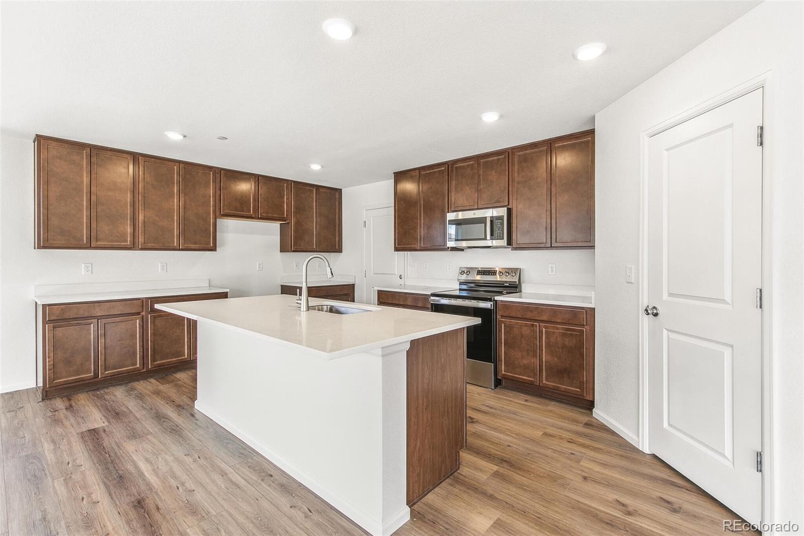 MLS Image #11 for 9303  biscay street,commerce city, Colorado