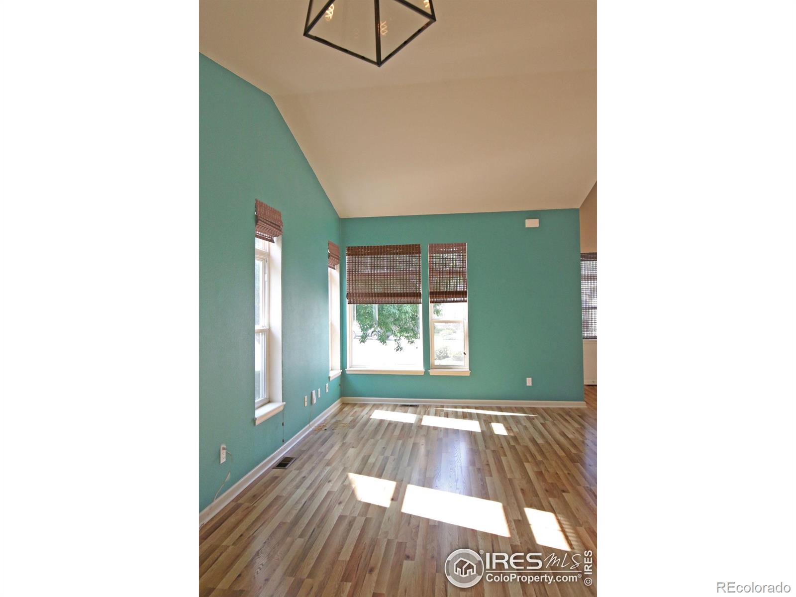MLS Image #1 for 924  parker drive,longmont, Colorado