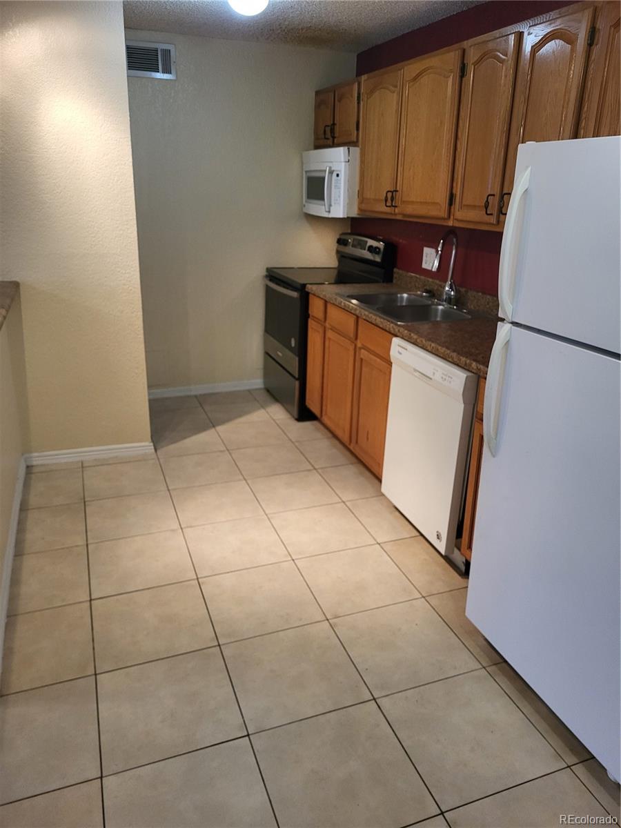 MLS Image #3 for 10211  ura lane,thornton, Colorado