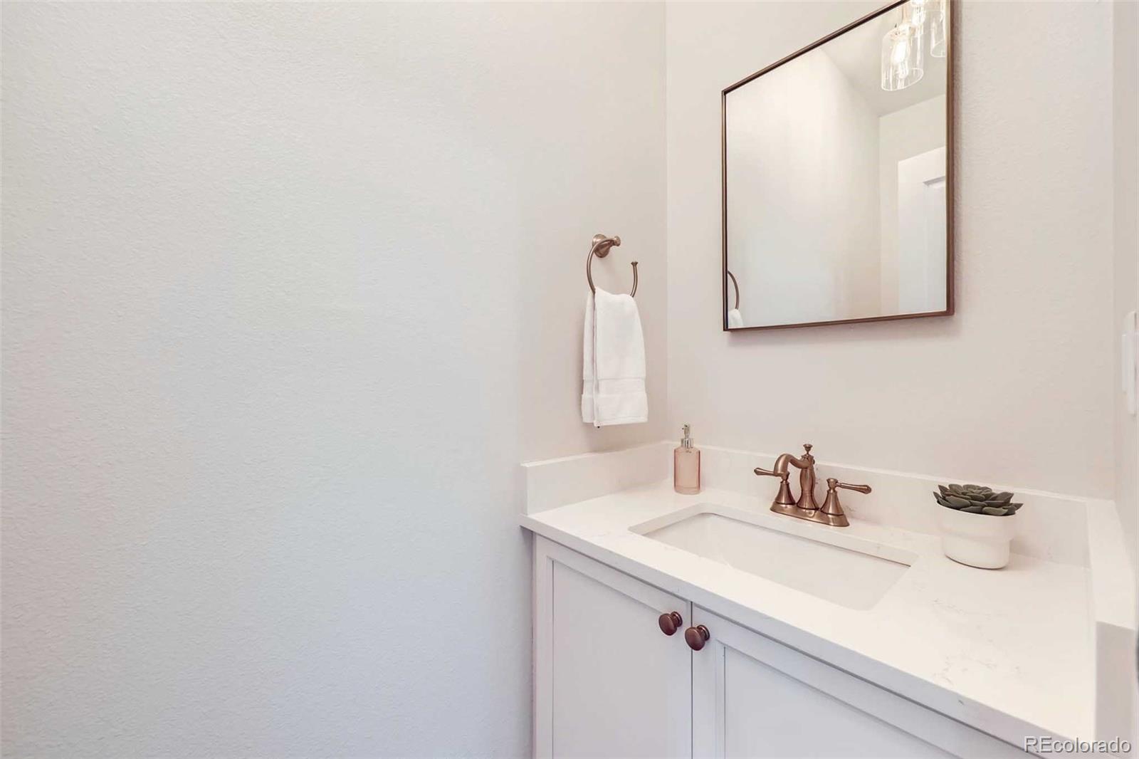 MLS Image #13 for 926 s fillmore way,denver, Colorado