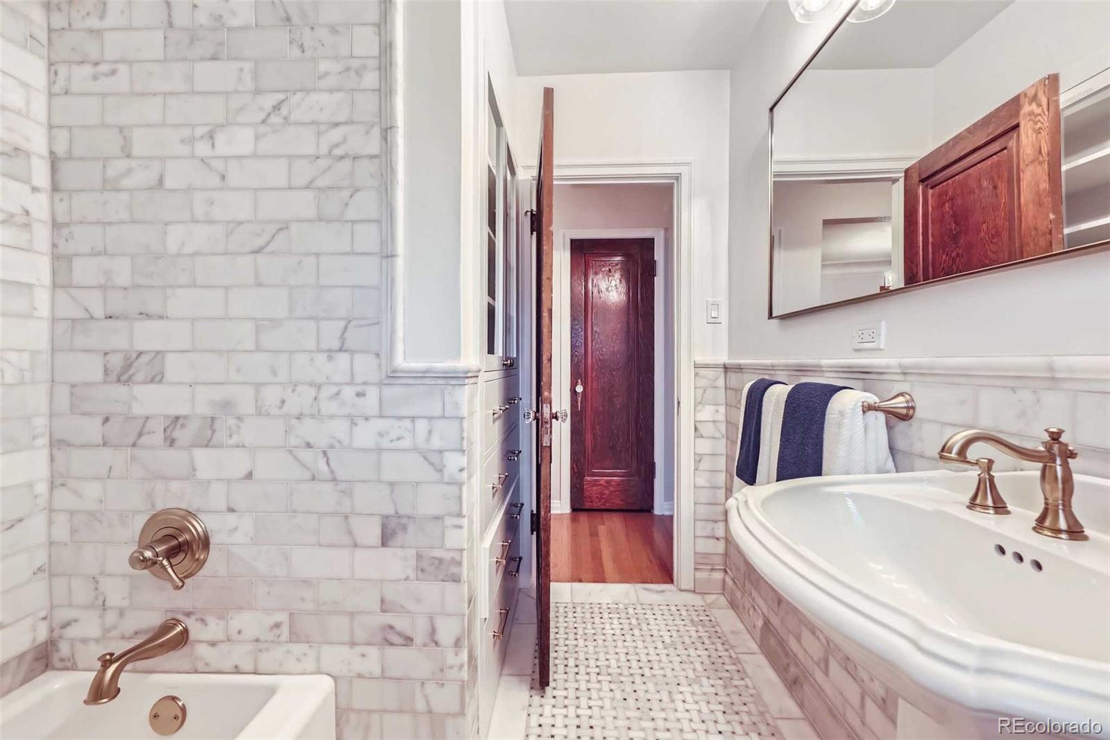 MLS Image #18 for 926 s fillmore way,denver, Colorado