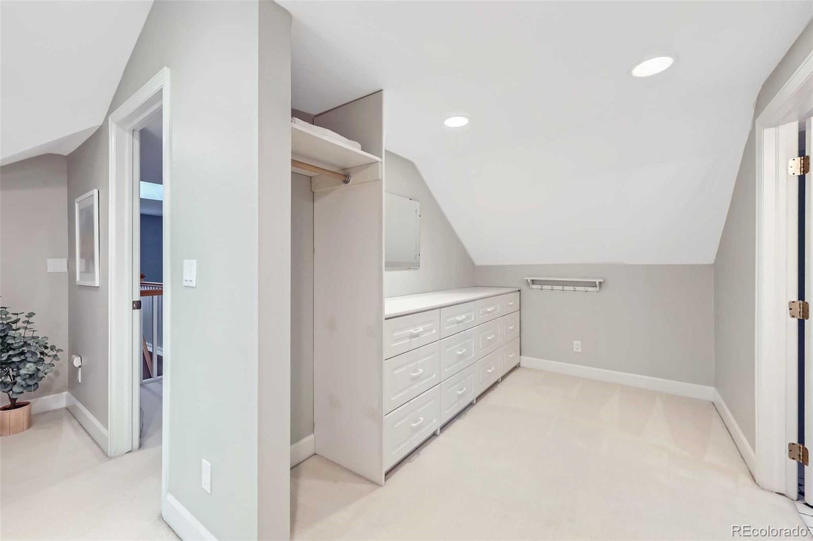 MLS Image #22 for 926 s fillmore way,denver, Colorado