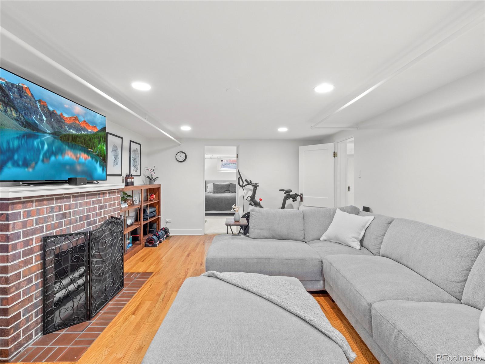 MLS Image #26 for 926 s fillmore way,denver, Colorado