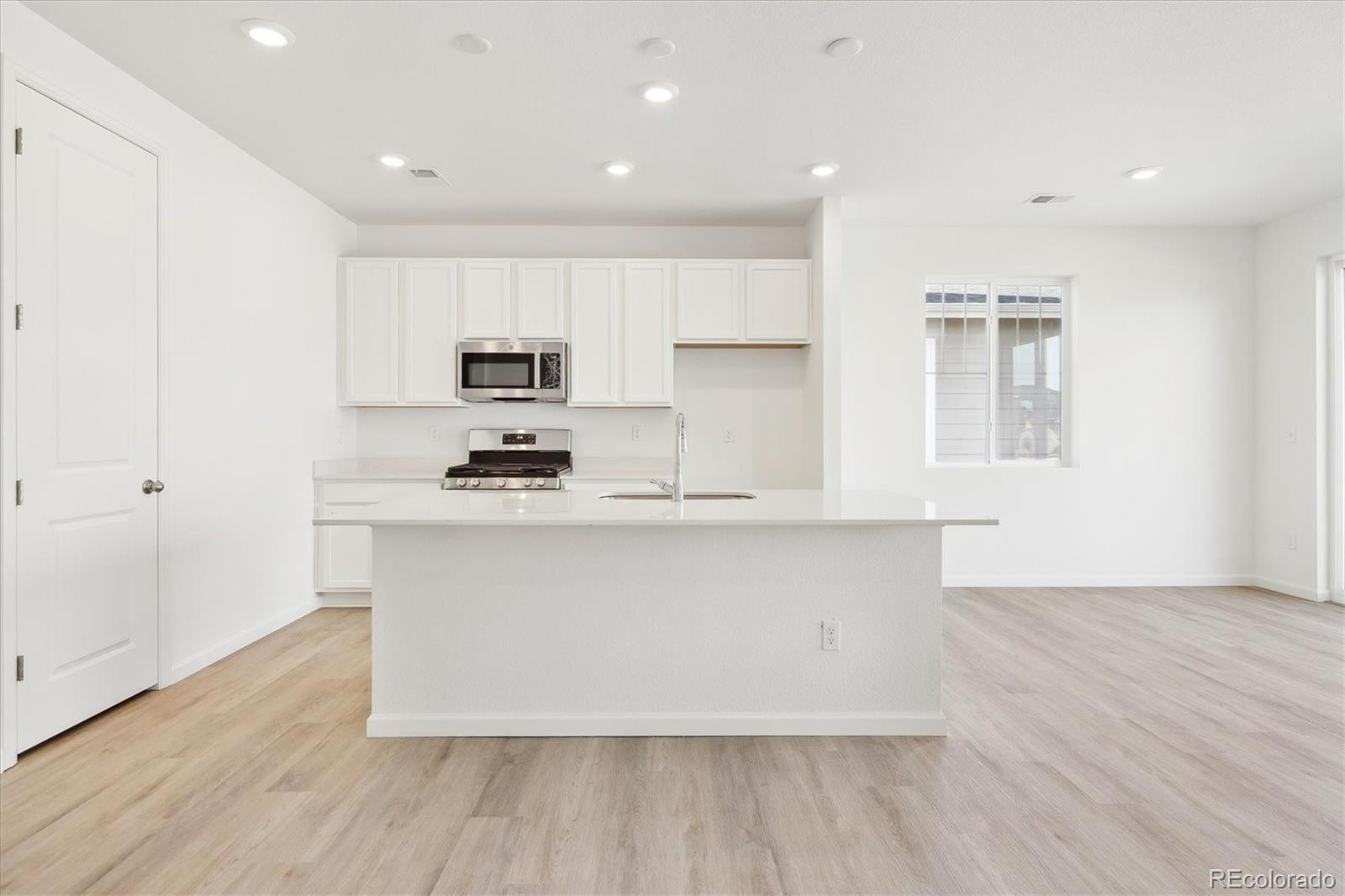 MLS Image #5 for 24789 e 39th avenue,aurora, Colorado
