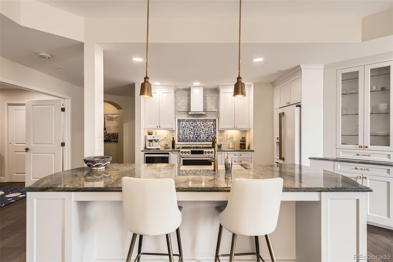 MLS Image #4 for 975 n lincoln street,denver, Colorado