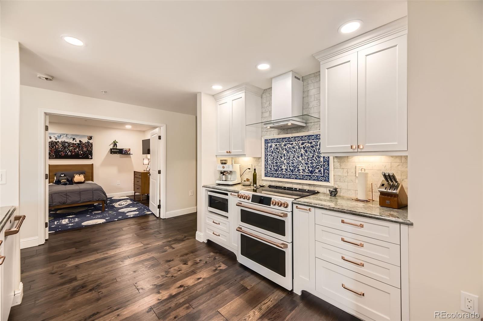 MLS Image #5 for 975 n lincoln street,denver, Colorado