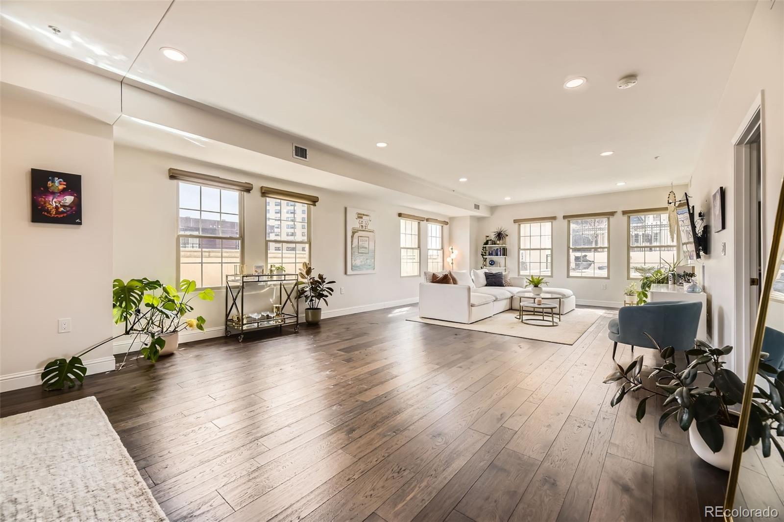 MLS Image #7 for 975 n lincoln street,denver, Colorado