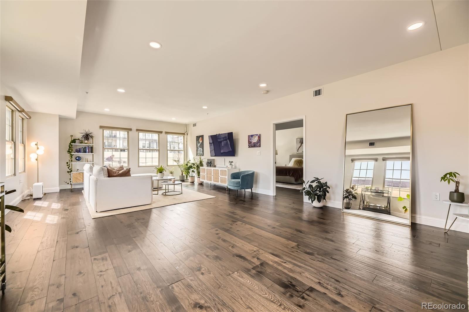 MLS Image #8 for 975 n lincoln street,denver, Colorado
