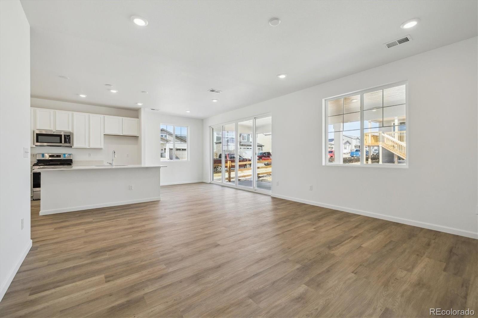 MLS Image #10 for 24709 e 39th avenue,aurora, Colorado