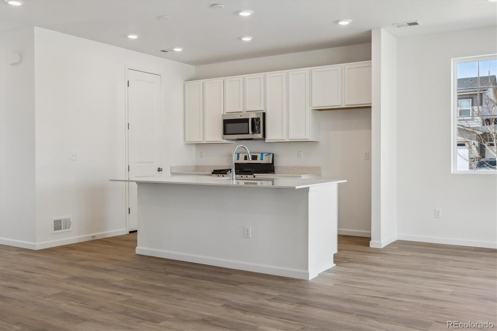 MLS Image #11 for 24709 e 39th avenue,aurora, Colorado
