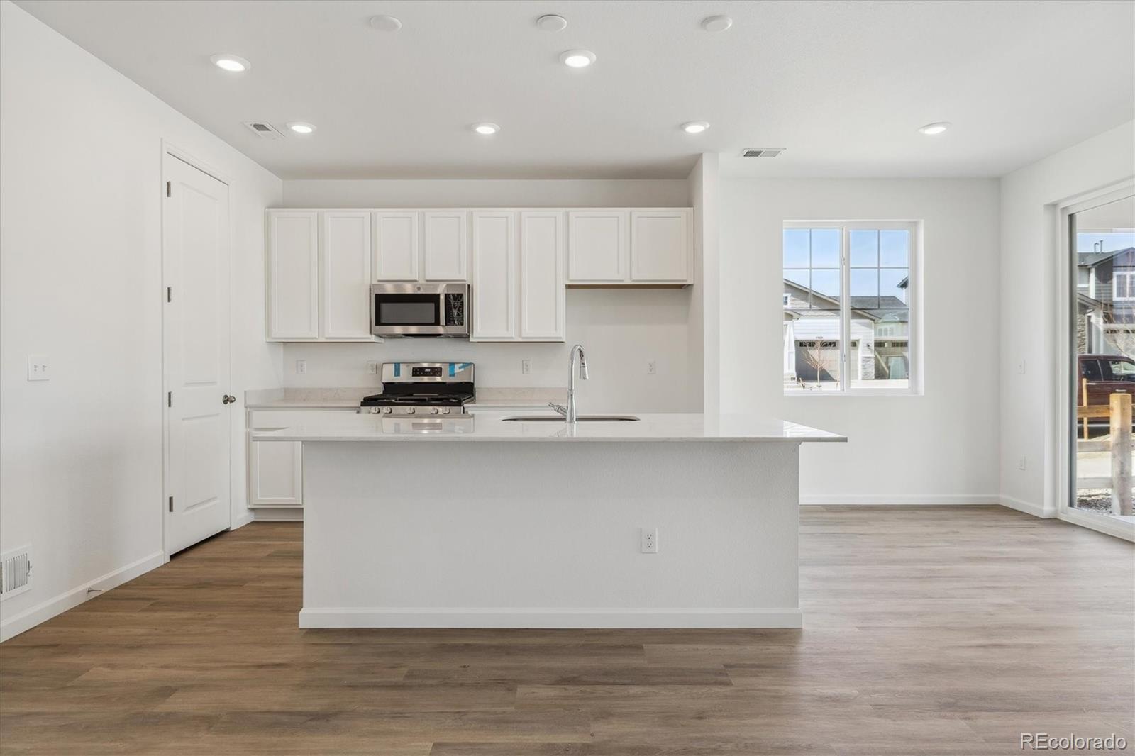 MLS Image #12 for 24709 e 39th avenue,aurora, Colorado
