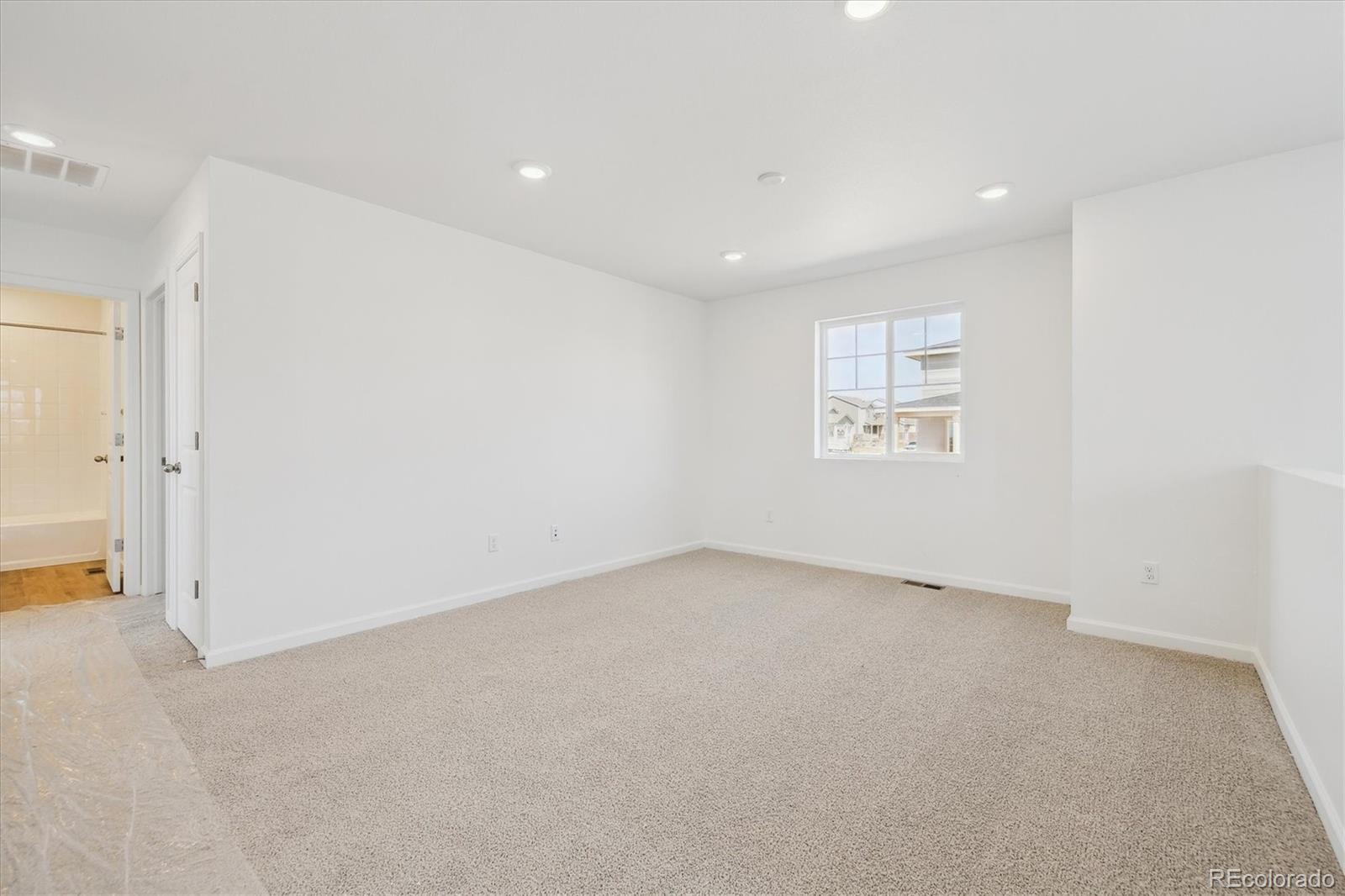 MLS Image #13 for 24709 e 39th avenue,aurora, Colorado