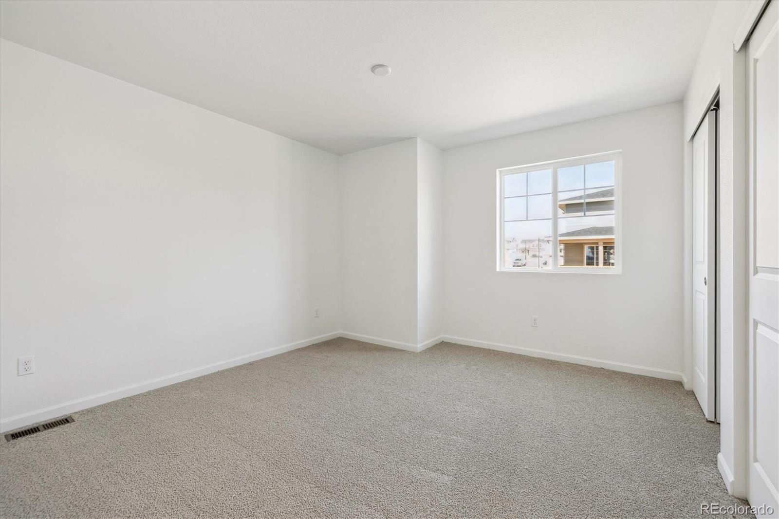 MLS Image #14 for 24709 e 39th avenue,aurora, Colorado